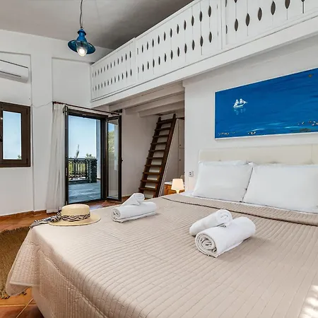 Kyano Beachfront House 別荘 ポリフロノ