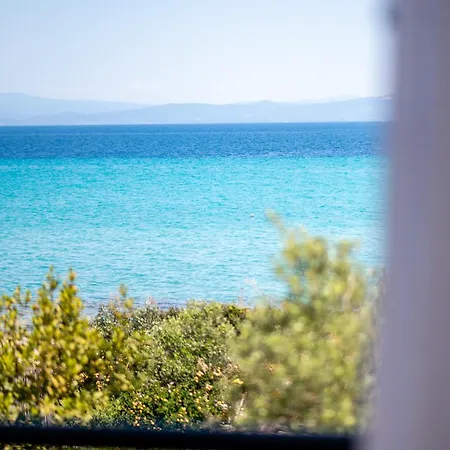 Kyano Beachfront House 別荘 ポリフロノ